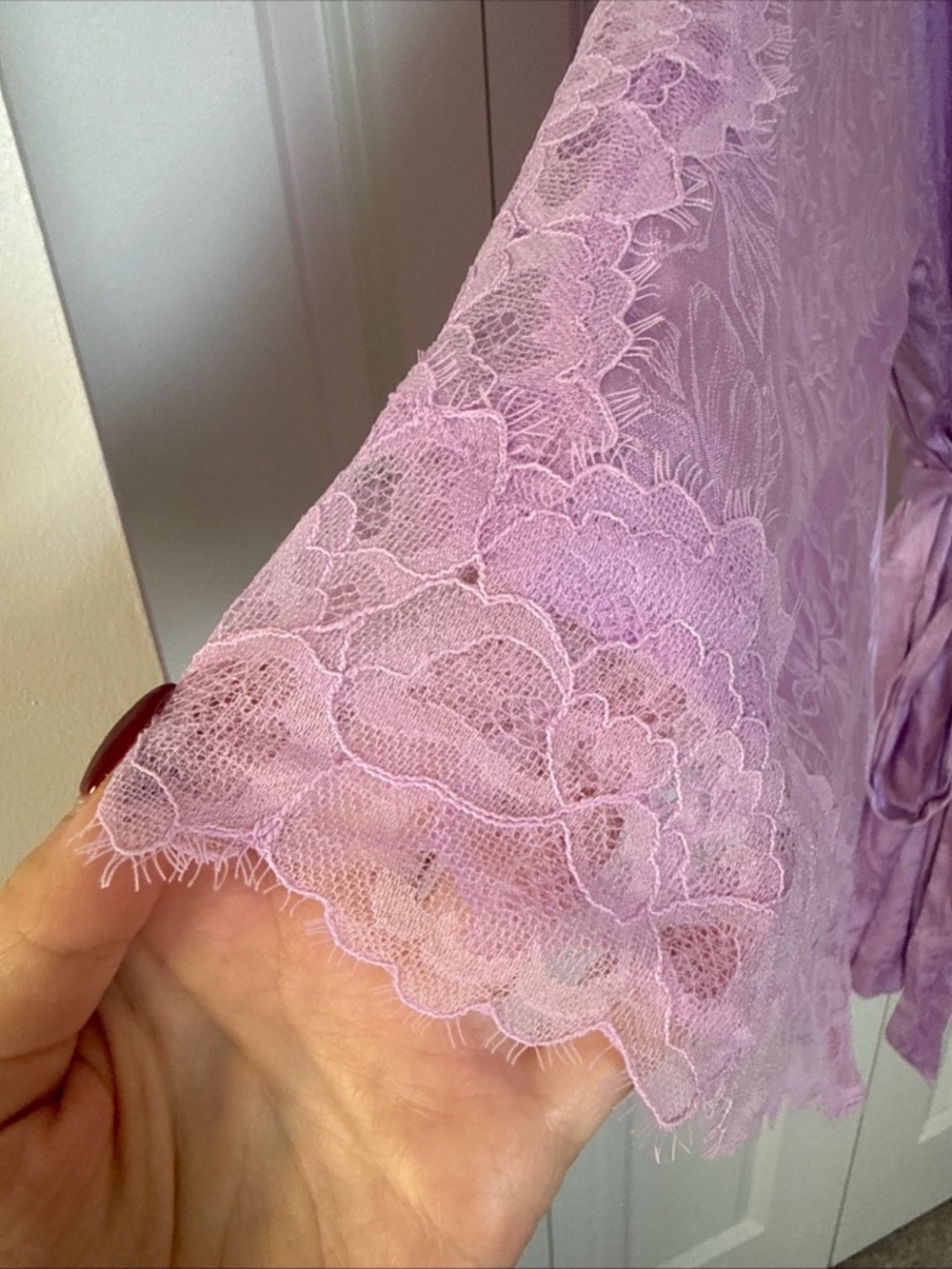 Victoria's Secret Lace Trim Viscose Robe Size M/L Lilac Flowery Pattern Bridal - Picture 3 of 15